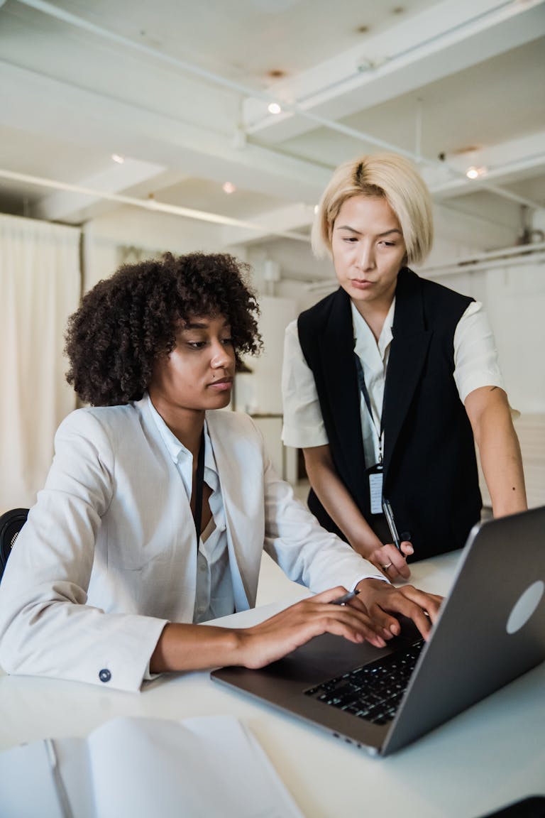 A Catapult HR consultant mentoring an emerging leader