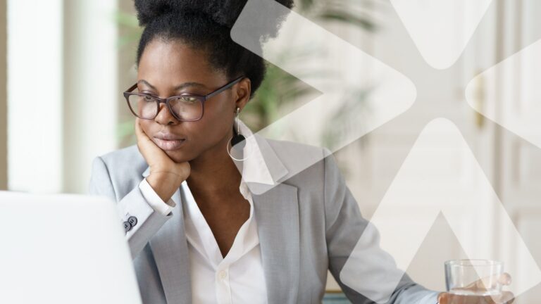 HR professional reviewing a job posting on a laptop under Virginia pay transparency rules